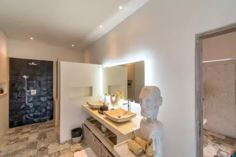 8 bedrooms Villa in Kerobokan, Badung, Indonesia No. 10319 26