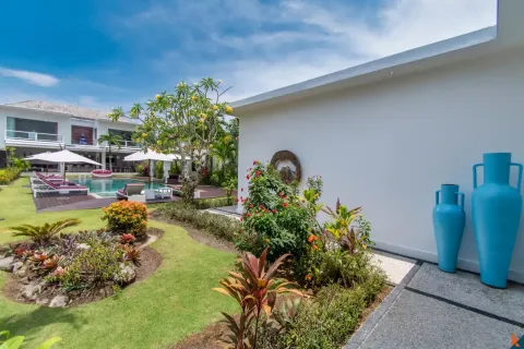 8 bedrooms Villa in Kerobokan, Badung, Indonesia No. 10319 9