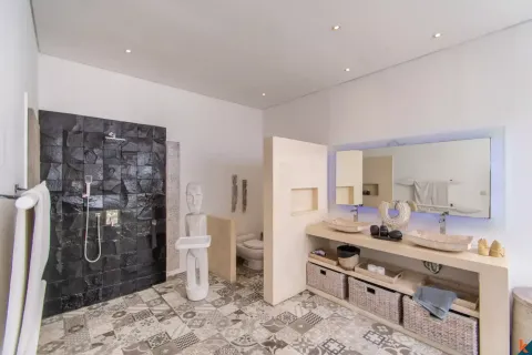 8 bedrooms Villa in Kerobokan, Badung, Indonesia No. 10319 23