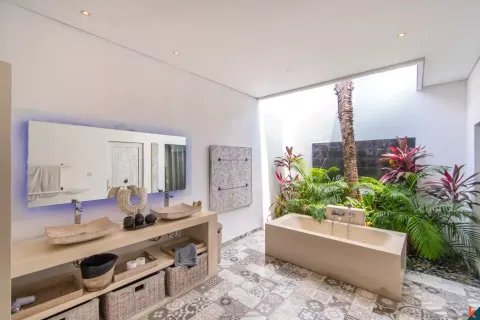 8 bedrooms Villa in Kerobokan, Badung, Indonesia No. 10319 24