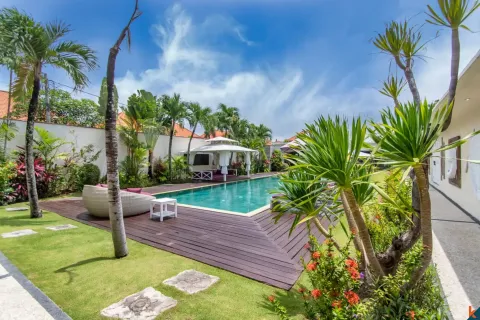 8 bedrooms Villa in Kerobokan, Badung, Indonesia No. 10319 7