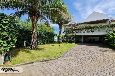 3 bedrooms Villa in South Kuta, Badung, Indonesia No. 7640