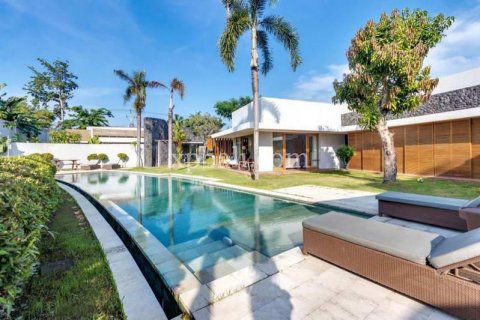 6 bedrooms Villa in Canggu, Badung, Indonesia No. 290 11