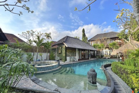 5 bedrooms Villa in Seminyak, Badung, Indonesia No. 10706 3