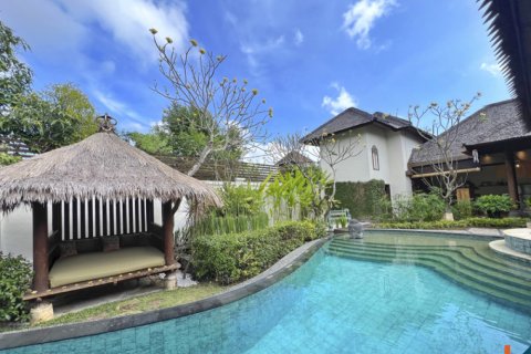 5 bedrooms Villa in Seminyak, Badung, Indonesia No. 10706 4