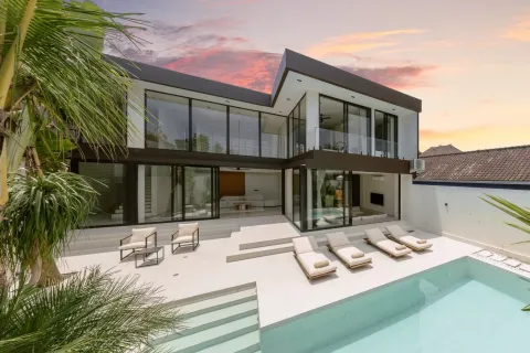 Вилла с 4 спальнями в Seminyak, Бадунг, Индонезия № 10280 2