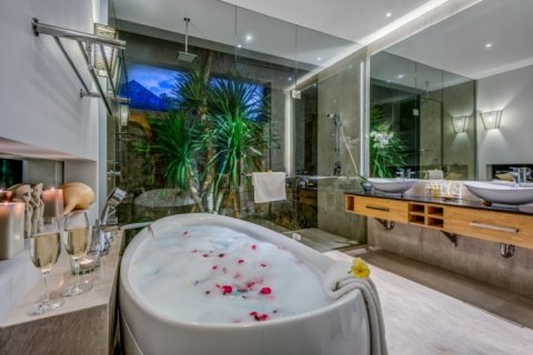 3 bedrooms Villa in Seminyak, Badung, Indonesia No. 1199 10