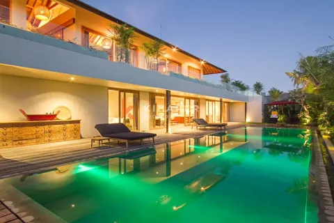 5 bedrooms Villa in Canggu, Badung, Indonesia No. 12216