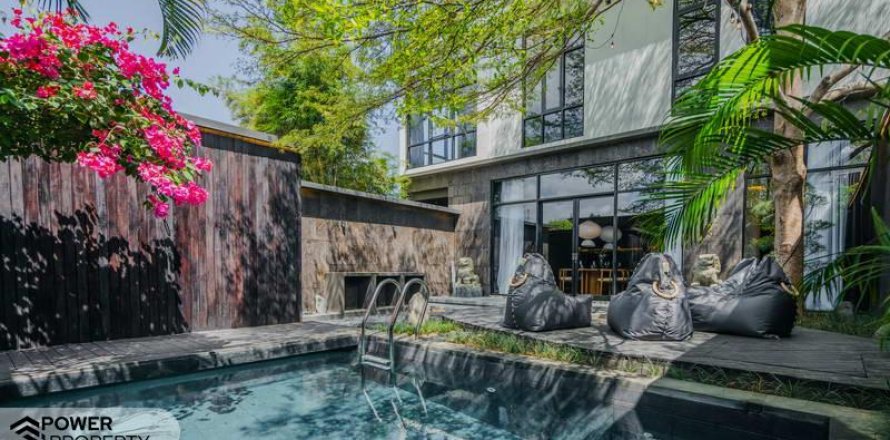 3 bedrooms Villa in South Kuta, Badung, Indonesia No. 8685