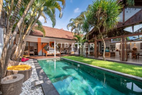 3 bedrooms Villa in Kerobokan, Badung, Indonesia No. 11813