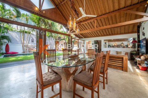 3 bedrooms Villa in Kerobokan, Badung, Indonesia No. 11813 3