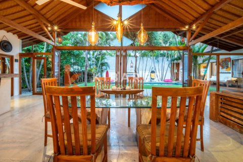 3 bedrooms Villa in Kerobokan, Badung, Indonesia No. 11813 4