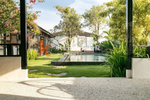 4 bedrooms Villa in Tibubeneng, Badung, Indonesia No. 11808 19