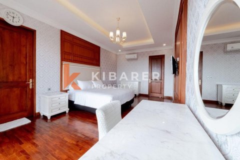 Вилла с 4 спальнями в Jimbaran, Бадунг, Индонезия № 11811 11