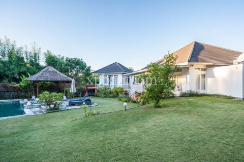5 bedrooms Villa in Nusa Dua, Badung, Indonesia No. 299 13