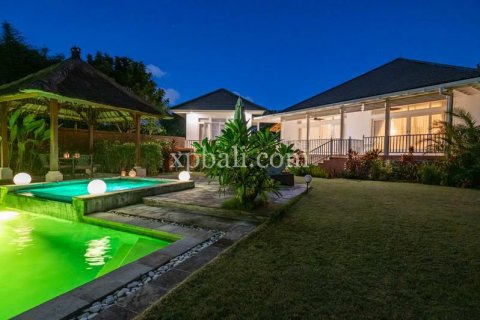 5 bedrooms Villa in Nusa Dua, Badung, Indonesia No. 299 4
