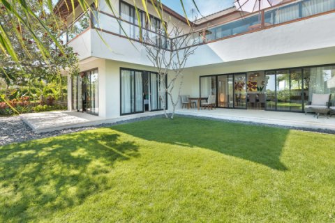 4 bedrooms Villa in South Kuta, Badung, Indonesia No. 912 2