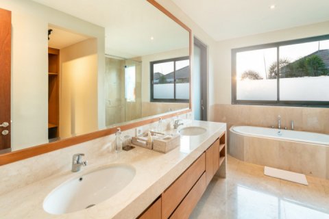4 bedrooms Villa in South Kuta, Badung, Indonesia No. 912 20