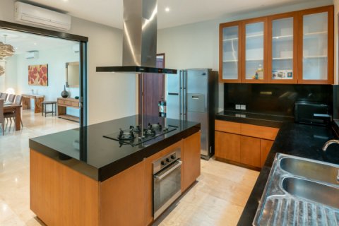 4 bedrooms Villa in South Kuta, Badung, Indonesia No. 912 3