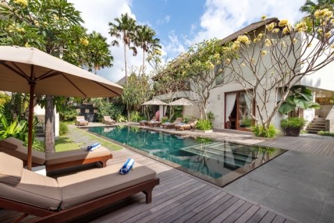 3 bedrooms Villa in Seminyak, Badung, Indonesia No. 1091 2