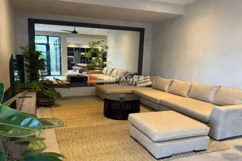 3 bedrooms Villa in Tibubeneng, Badung, Indonesia No. 12593 4