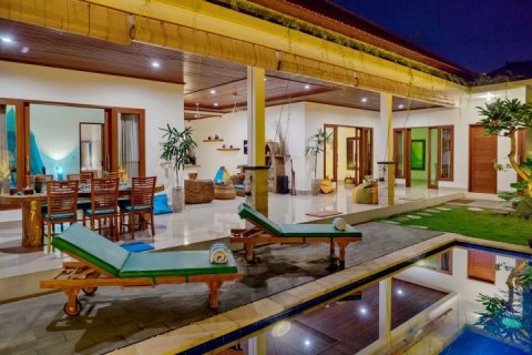Вилла с 3 спальнями в Seminyak, Бадунг, Индонезия № 1492 4