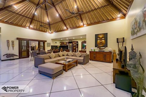 Вилла с 4 спальнями в Seminyak, Бадунг, Индонезия № 13608 2