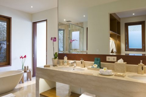 5 bedrooms Villa in South Kuta, Badung, Indonesia No. 776 23