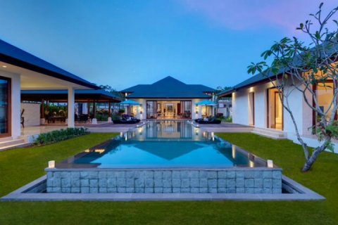 6 bedrooms Villa in South Kuta, Badung, Indonesia No. 774 27