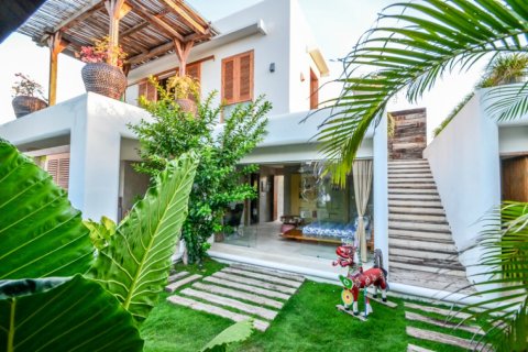 Вилла с 4 спальнями в Seminyak, Бадунг, Индонезия № 11674 2