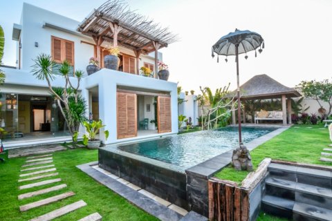 4 bedrooms Villa in Seminyak, Badung, Indonesia No. 11674