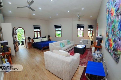 5 bedrooms Villa in South Denpasar, Denpasar, Indonesia No. 8840 11