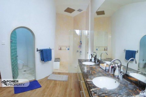 5 bedrooms Villa in South Denpasar, Denpasar, Indonesia No. 8840 5