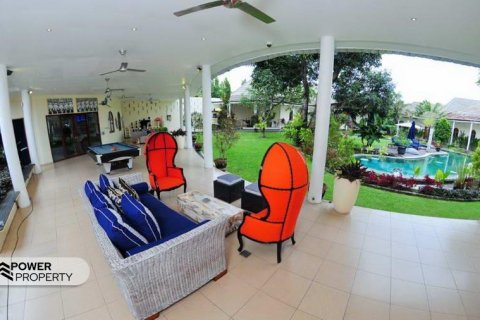 5 bedrooms Villa in South Denpasar, Denpasar, Indonesia No. 8840 2