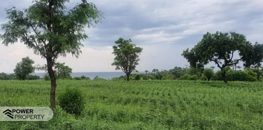 Земельный участок 7887м2 в Karangasem, Карангасем, Индонезия № 8923