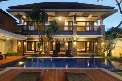 4 bedrooms Villa in Kerobokan, Badung, Indonesia No. 12163