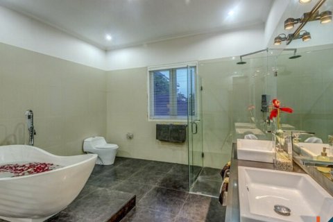 10 bedrooms Villa in Seminyak, Badung, Indonesia No. 11630 25