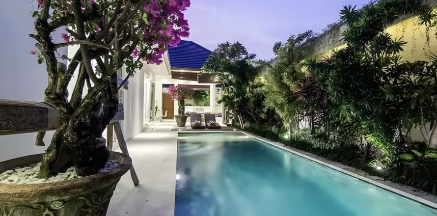 2 bedrooms Villa in Kerobokan, Badung, Indonesia No. 10245