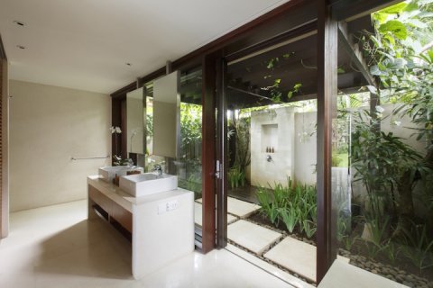 5 bedrooms Villa in South Kuta, Badung, Indonesia No. 596 24