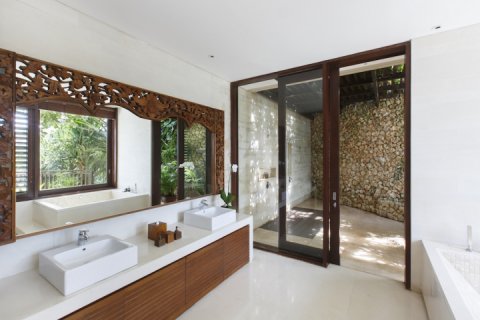 5 bedrooms Villa in South Kuta, Badung, Indonesia No. 596 16