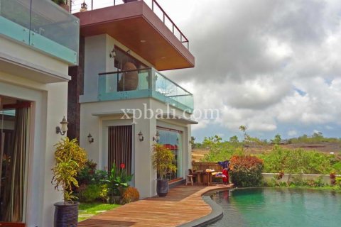 3 bedrooms Villa in South Kuta, Badung, Indonesia No. 7946