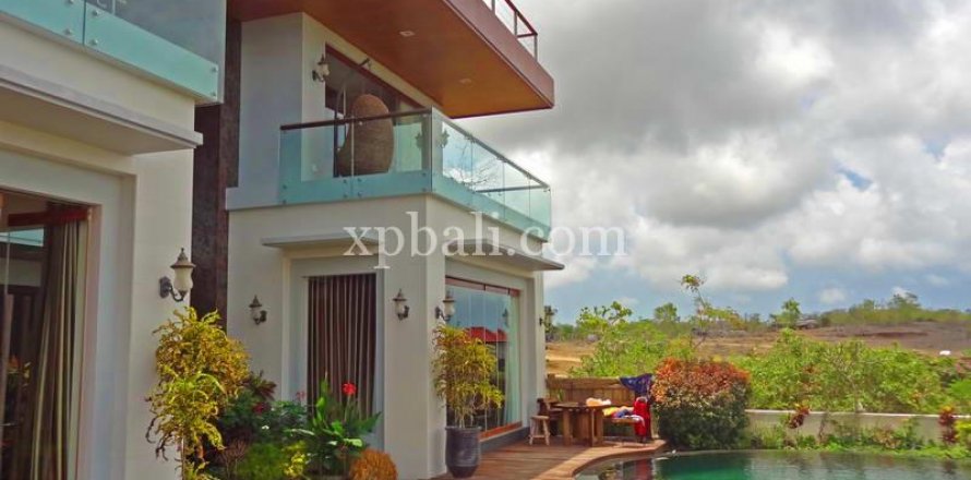 3 bedrooms Villa in South Kuta, Badung, Indonesia No. 7946