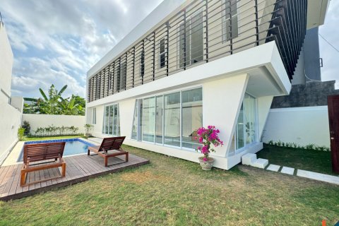 3 bedrooms Villa in Kerobokan, Badung, Indonesia No. 11063