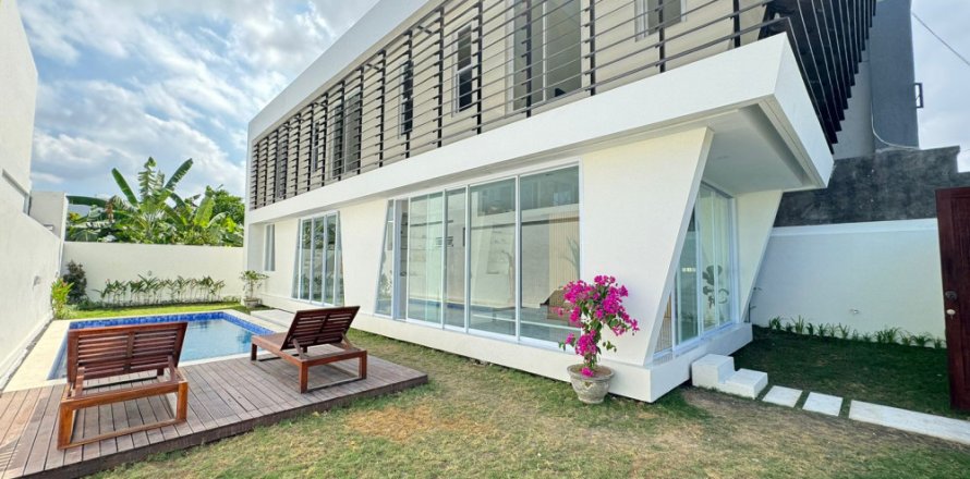3 bedrooms Villa in Kerobokan, Badung, Indonesia No. 11063
