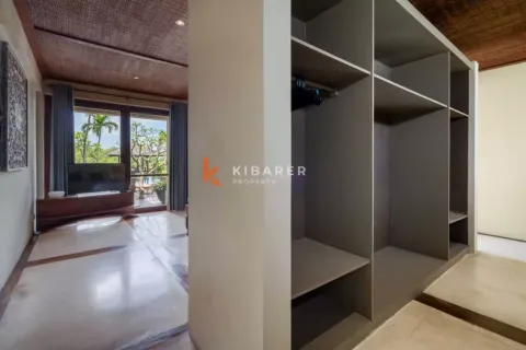 4 bedrooms Villa in Ungasan, Badung, Indonesia No. 13299 12
