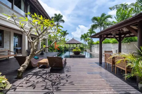 4 bedrooms Villa in Ungasan, Badung, Indonesia No. 13299 3
