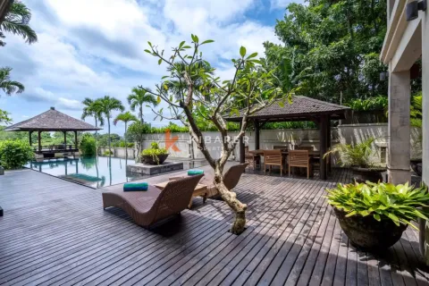 4 bedrooms Villa in Ungasan, Badung, Indonesia No. 13299 4