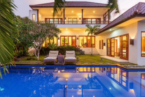 3 bedrooms Villa in Kuta, Badung, Indonesia No. 13303