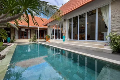 4 bedrooms Villa in Badung, Indonesia No. 13301 3