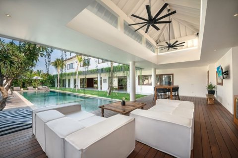 3 bedrooms Villa in Canggu, Badung, Indonesia No. 834 2
